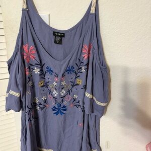 Torrid Women's Embroidered Cold-Shoulder Floral Top. NWOT.